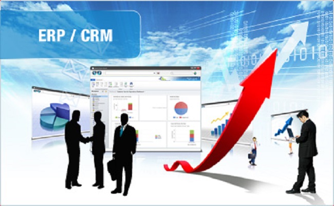 Cómo se relacionan los sistemas ERP y CRM en una empresa?